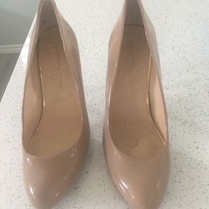Jessica Simpson nude pumps.